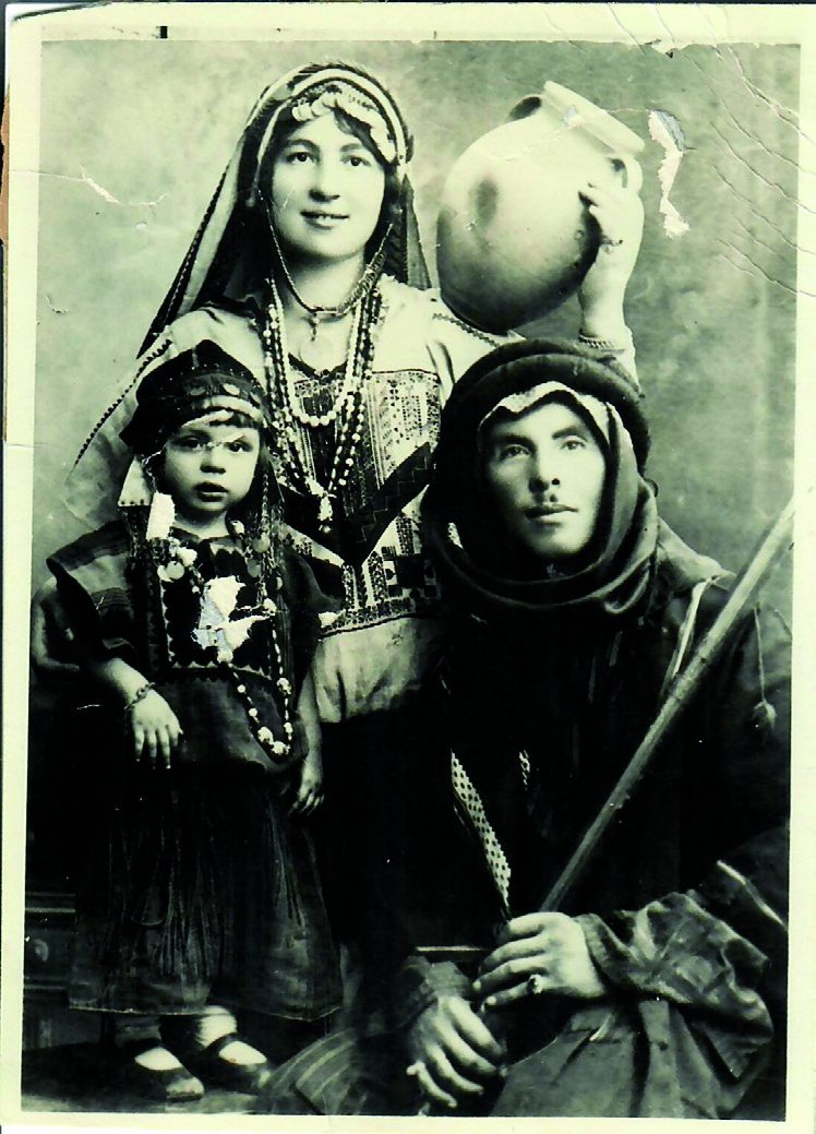 Rivka and Fishel with baby Pauline in 1927
