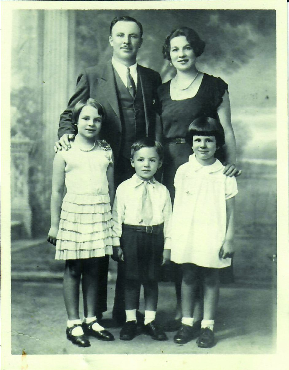 Philip, Rebecca, Pauline, me, and Doris 1933